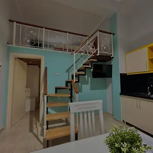 Crown Deluxe , Sarandë Albania